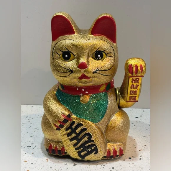 Golden Lucky Cat Figurine - Picture 2 of 9